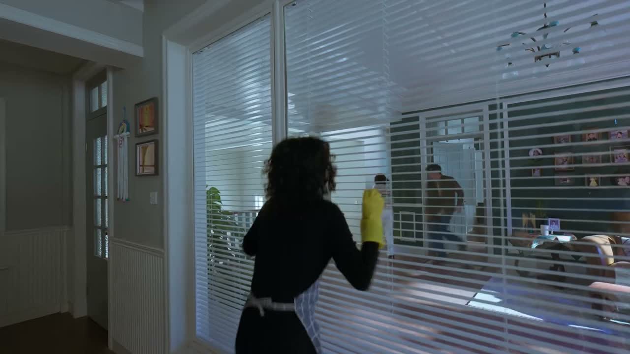 你不能跟他走