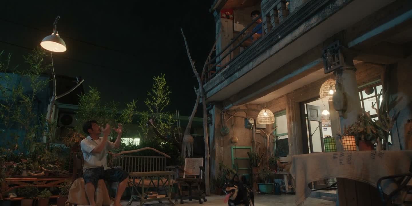 跟刚去殡仪馆回来一样的难看