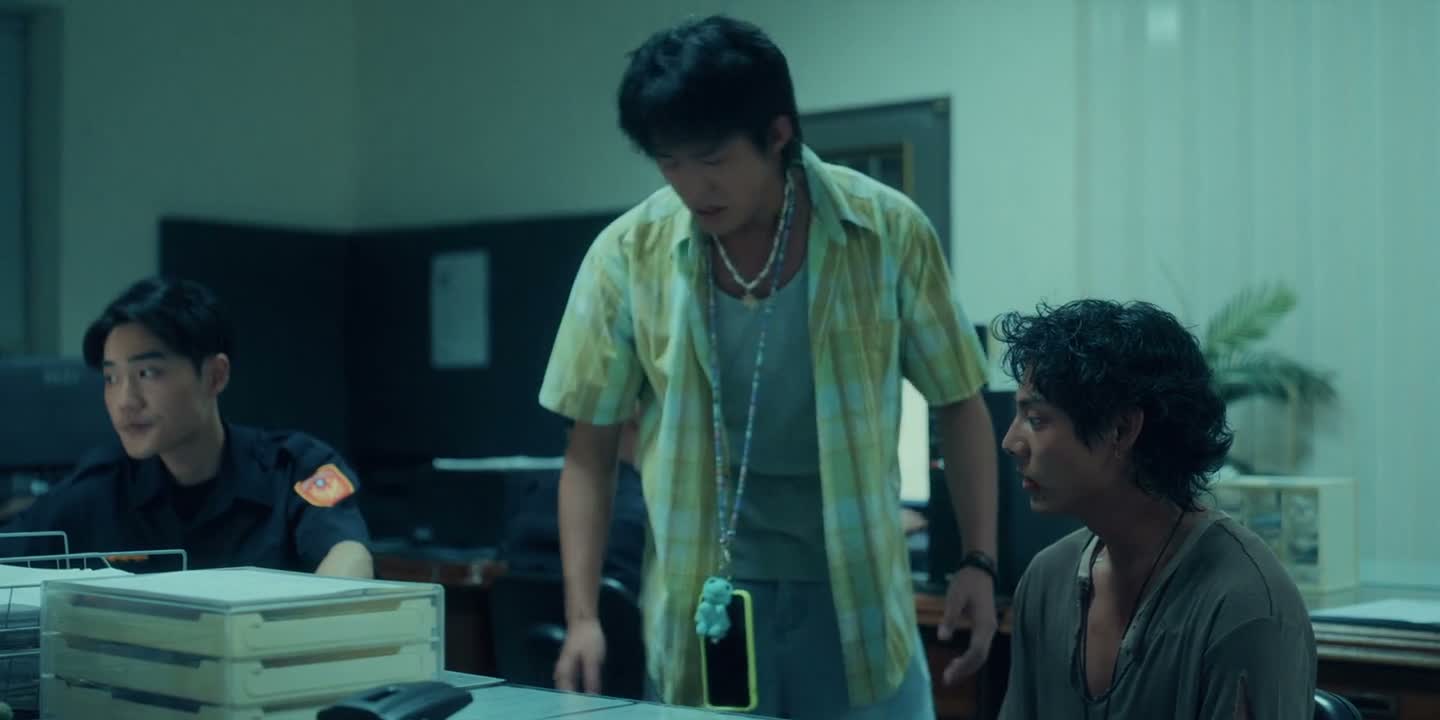 那个刚打架的人在哪里