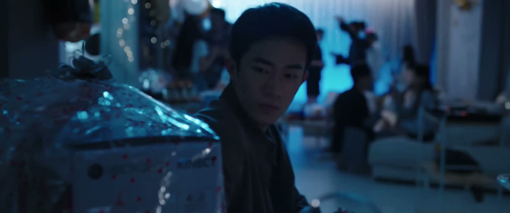 还得玩一块儿去呢 不然