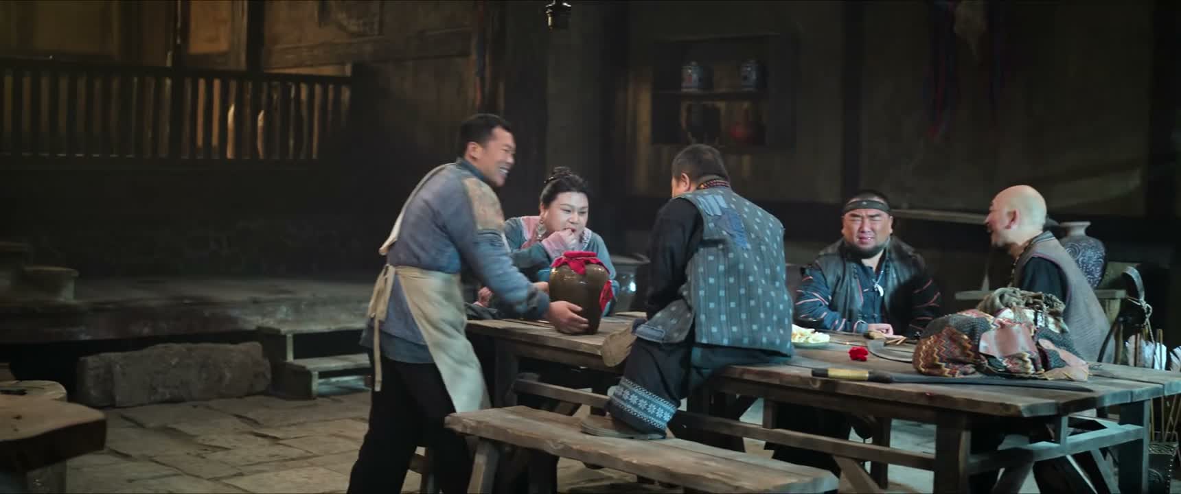 来来来 干了 再喝 再喝 是吗