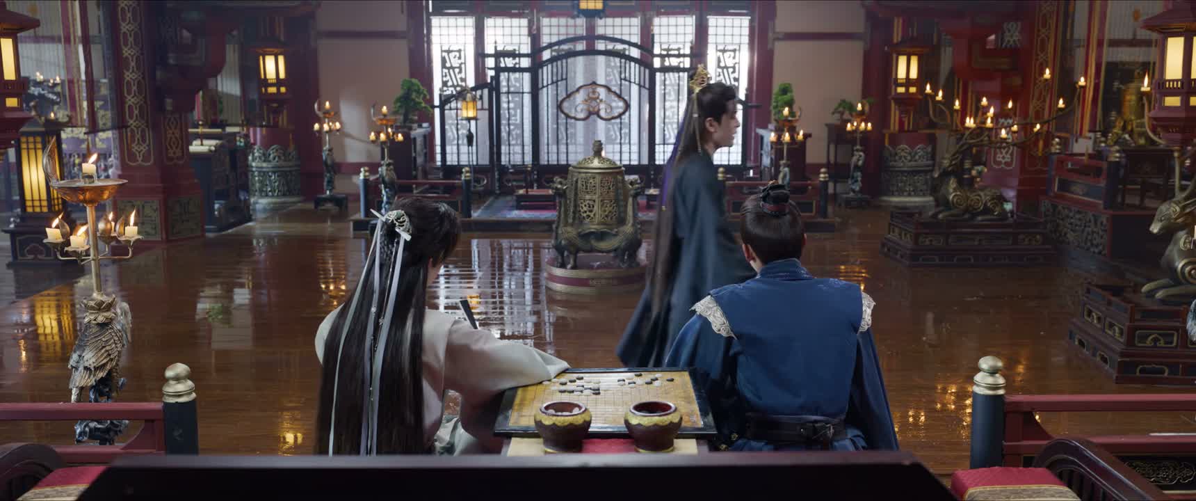 你们也可以理解为 在悬崖上行走