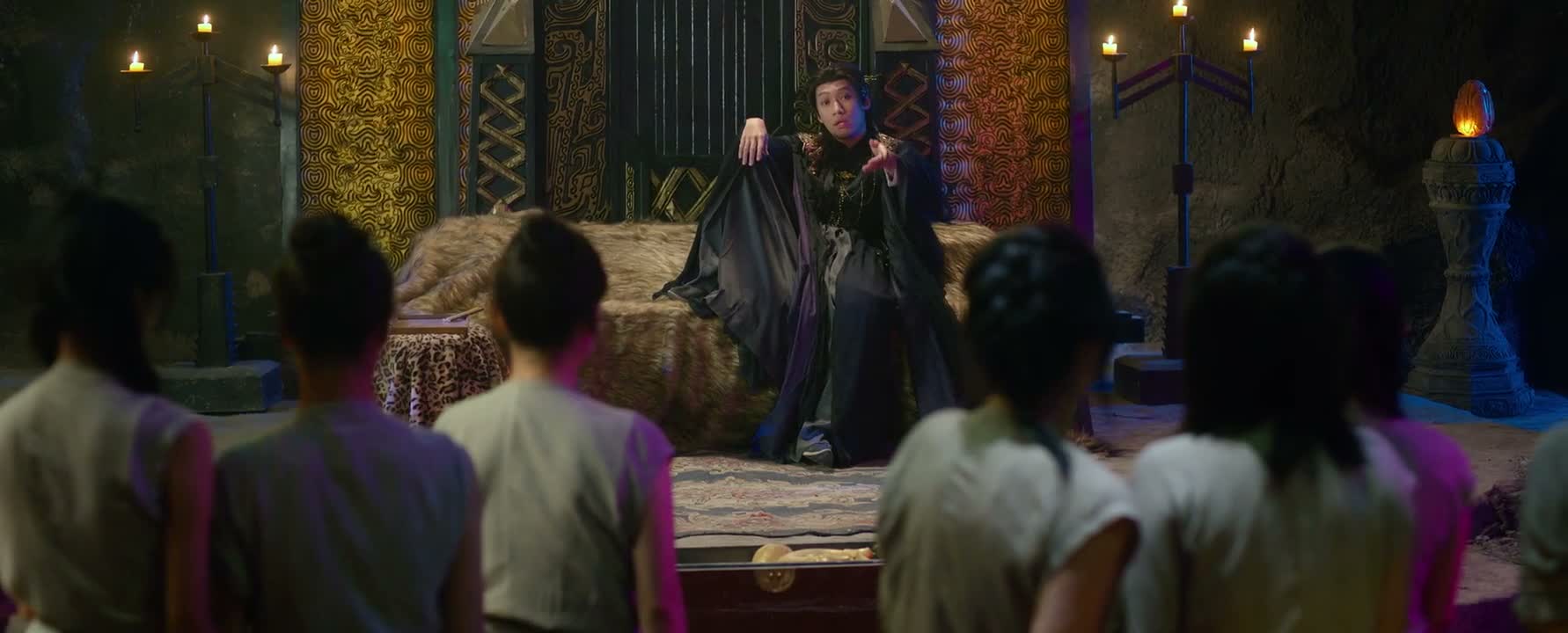 每张桌子上都有骰子和骰盅