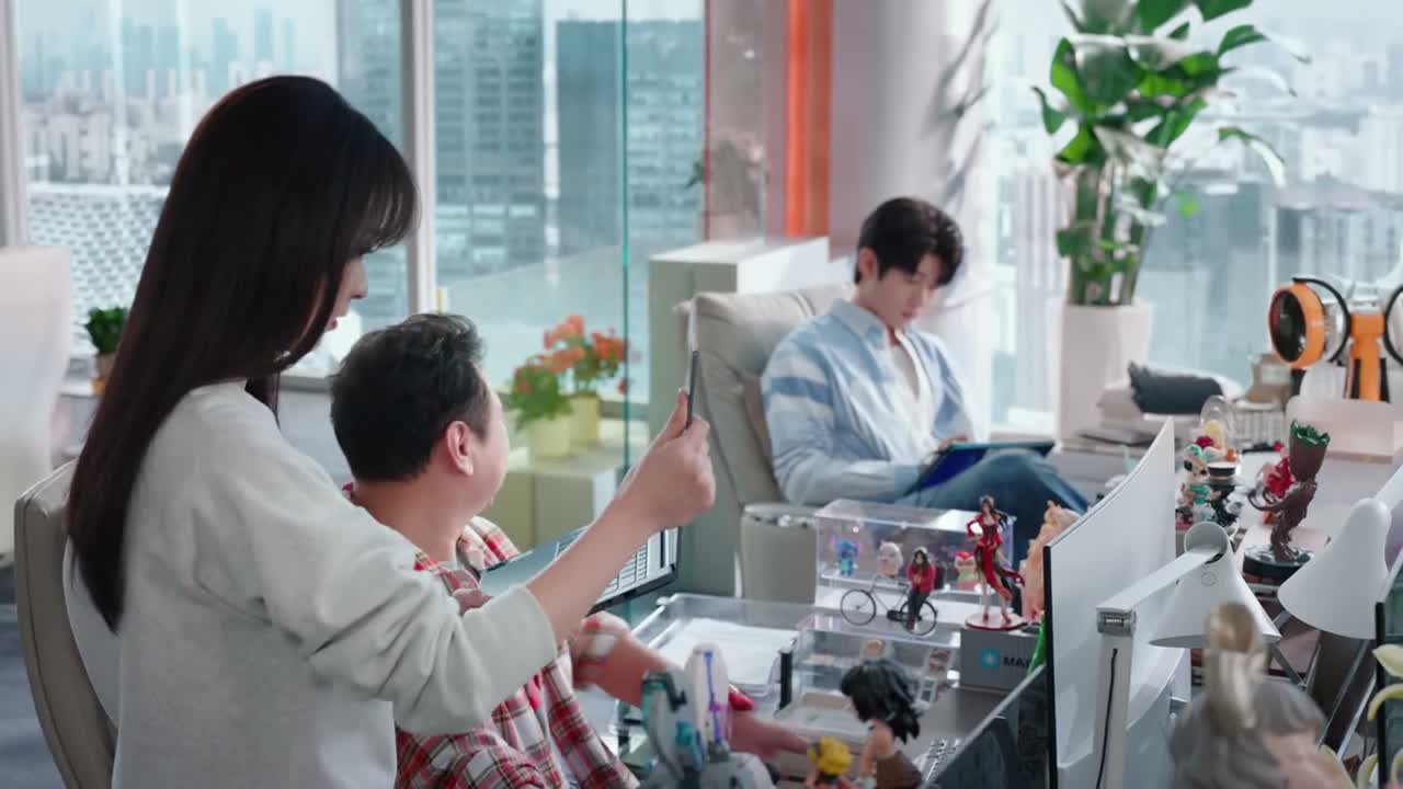 电脑的键盘和屏幕还能折叠呢