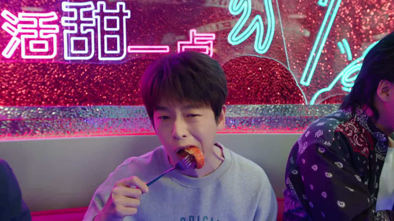你吃龙虾啊 你吃龙虾啊 对了 裴总