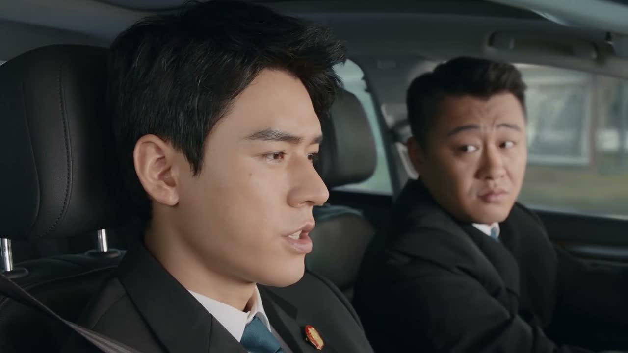 而是谁在老人跟前