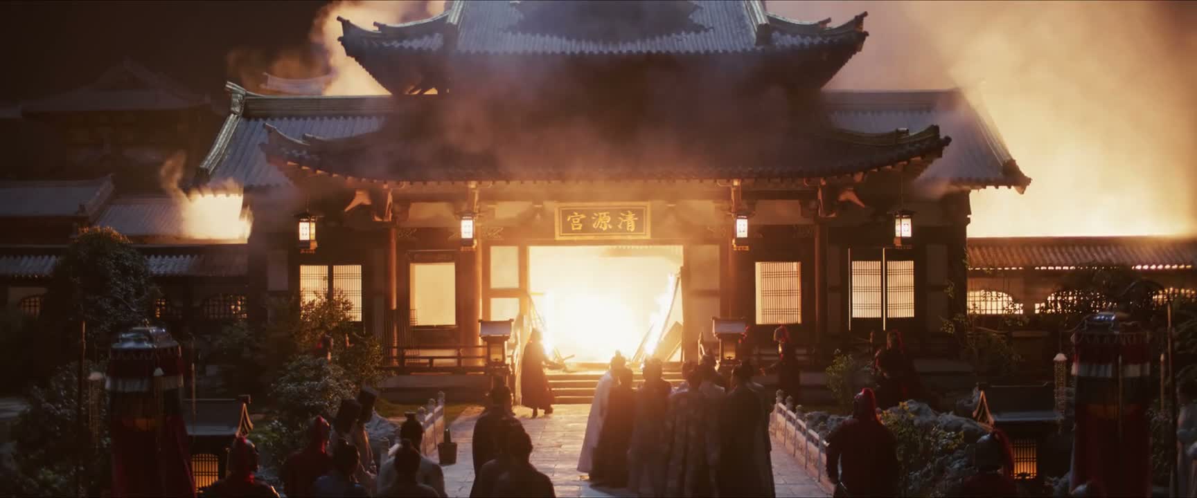 这火太大了 您不能自己进去呀
