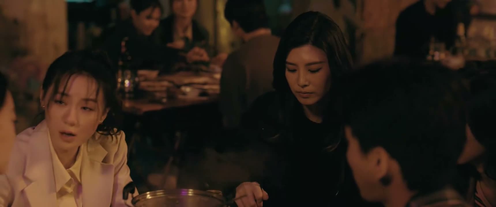 动不动不管发生什么事 就开个会