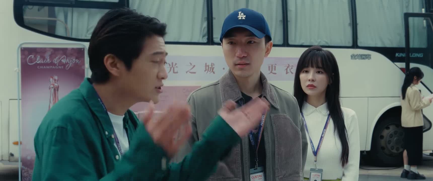 而且我们有现成的美女 又不用额外花钱