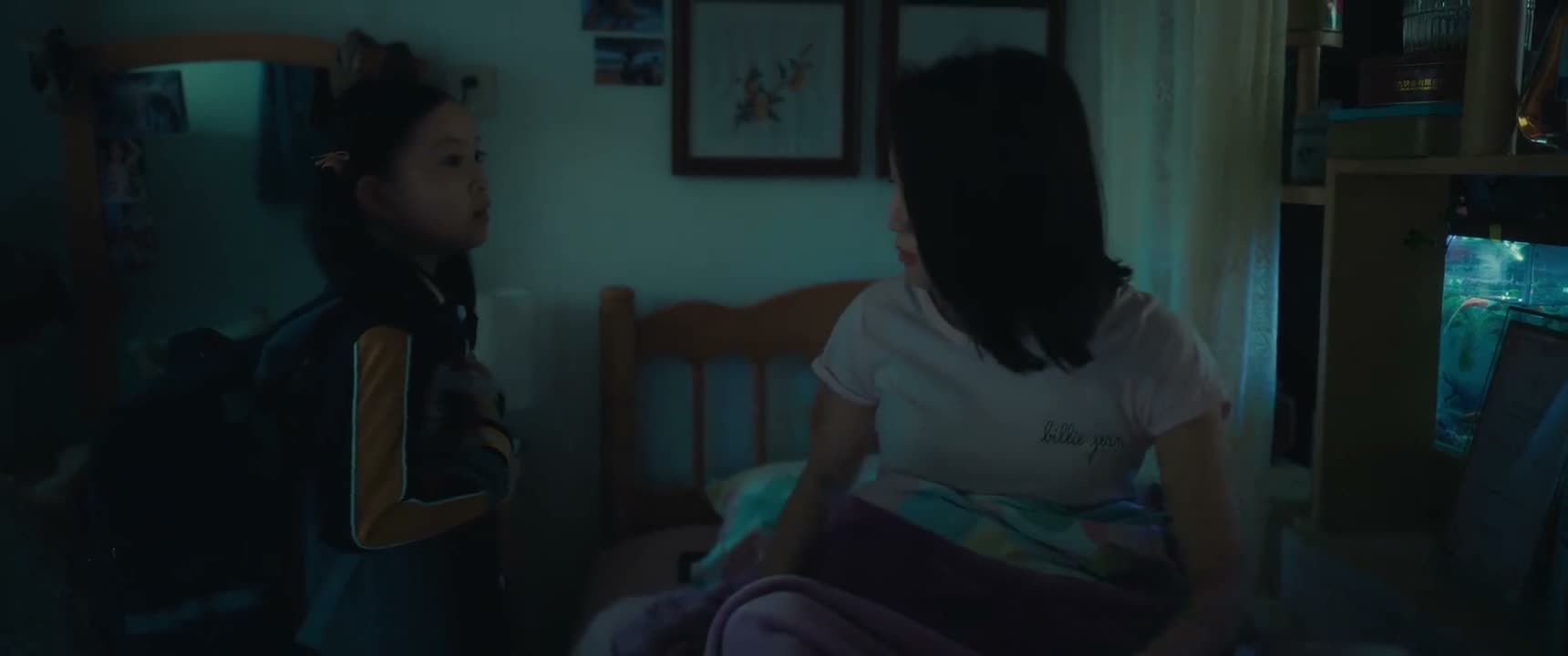 你干吗呢 你怎么还不上学啊