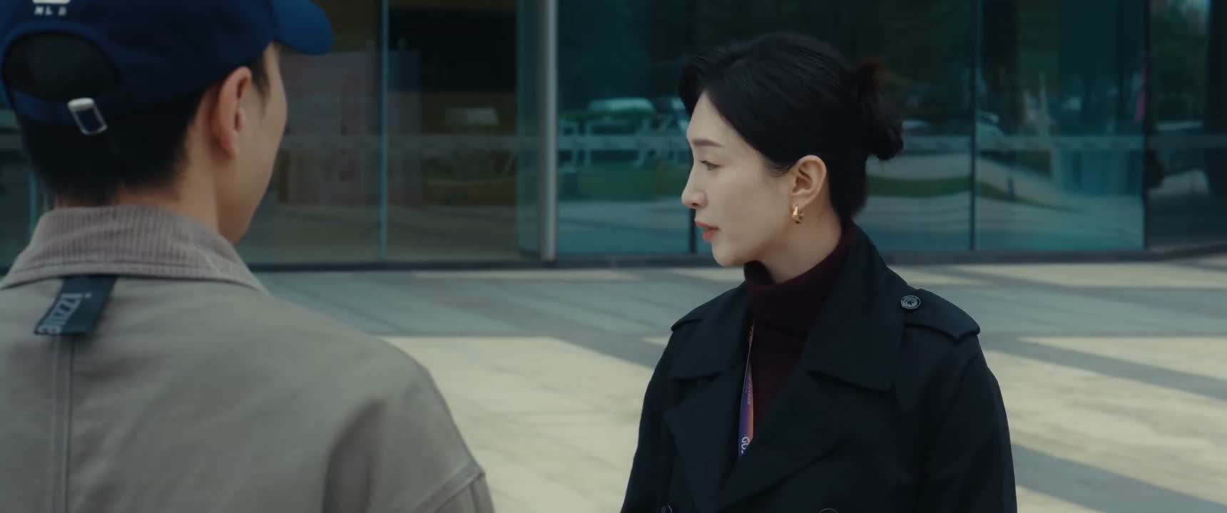 所以只能埋伏在 她们下班的地方