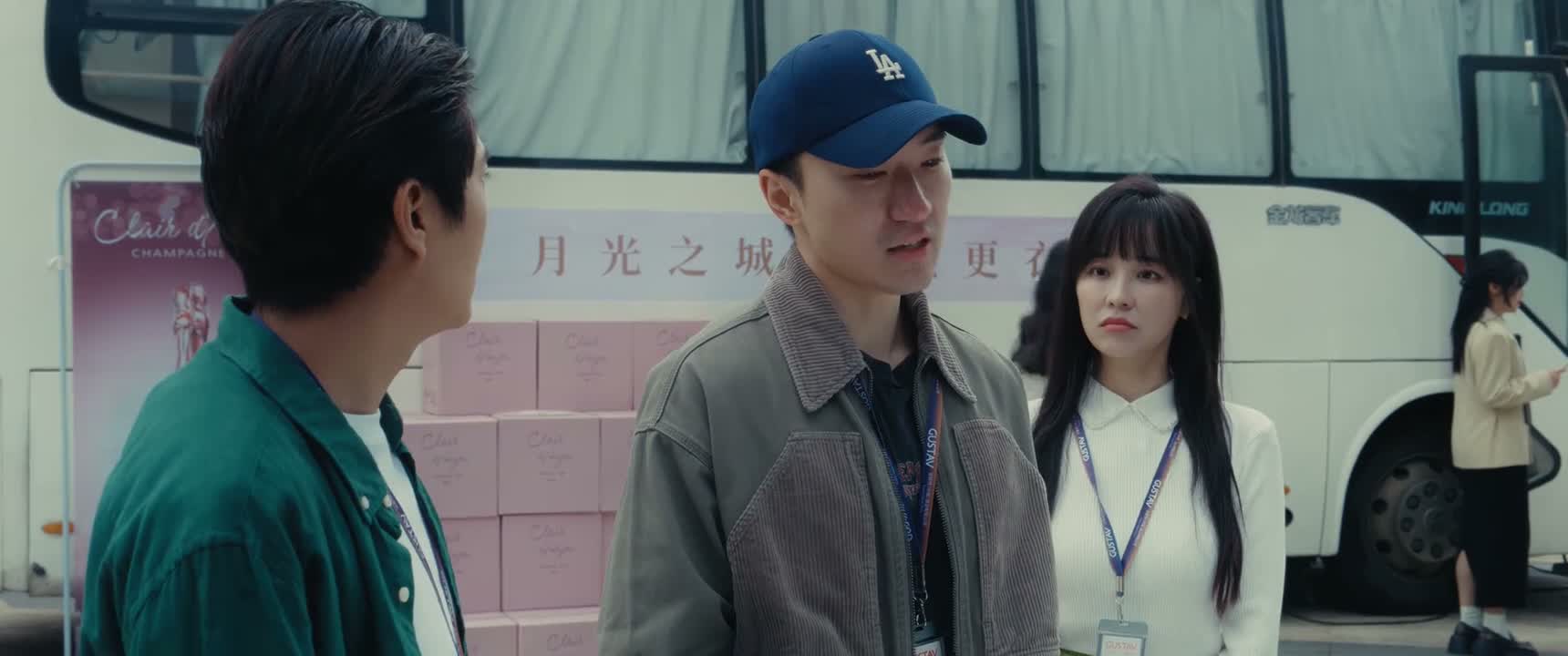 我还是认为 我们公司不适合打美女牌