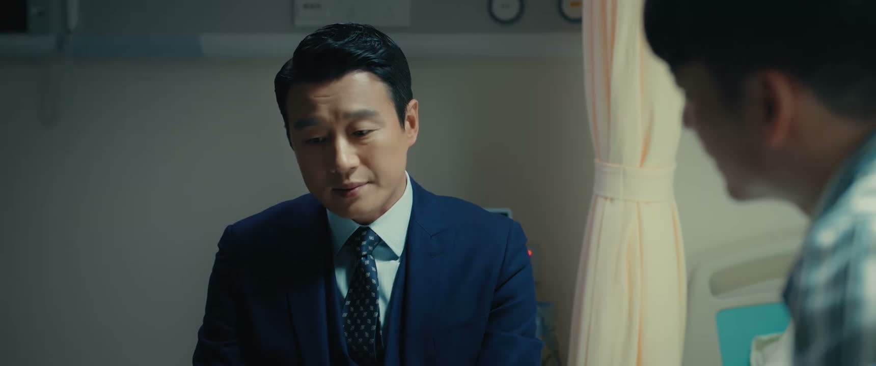 要不先让她在你那儿待半年