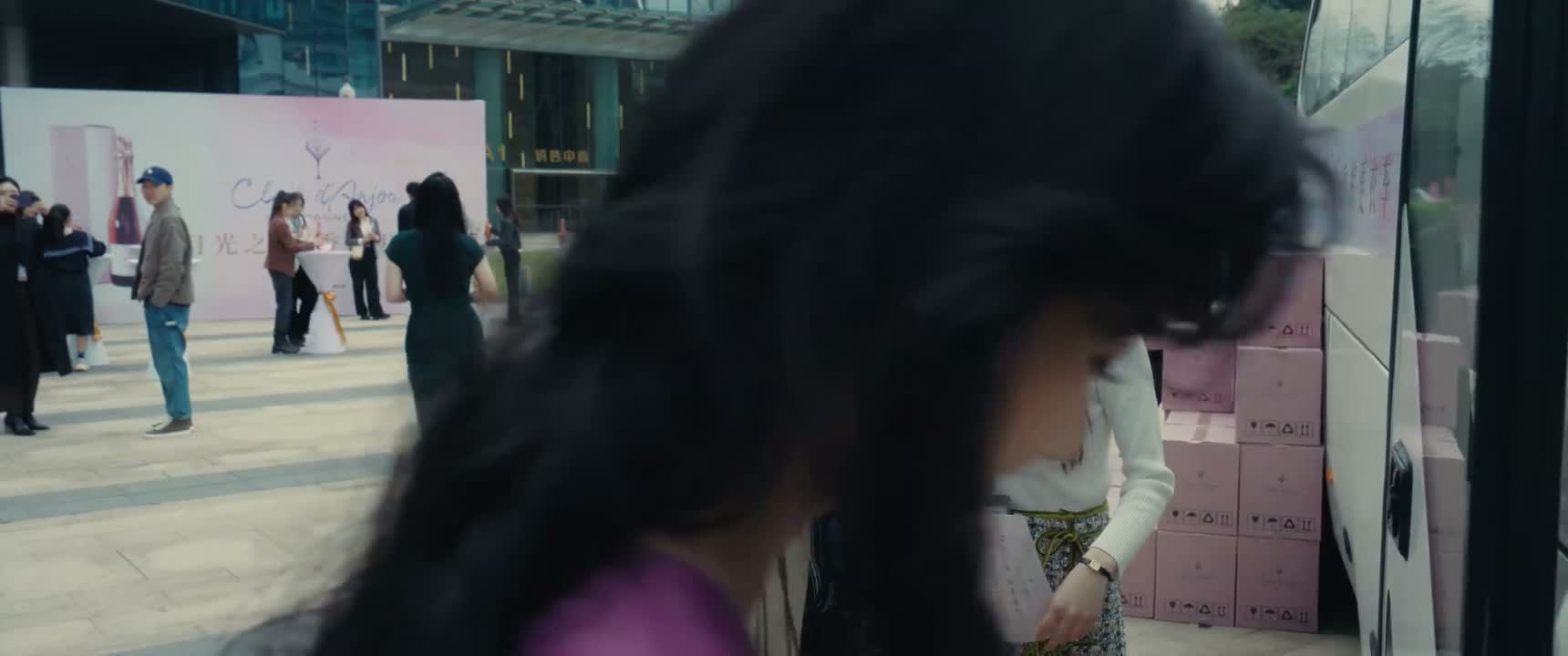 怎么了 刘女士 您等一下啊