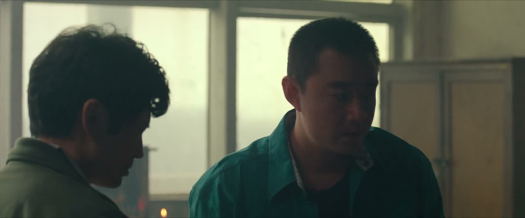警察把咱们人 盯得太死了 人手实在是