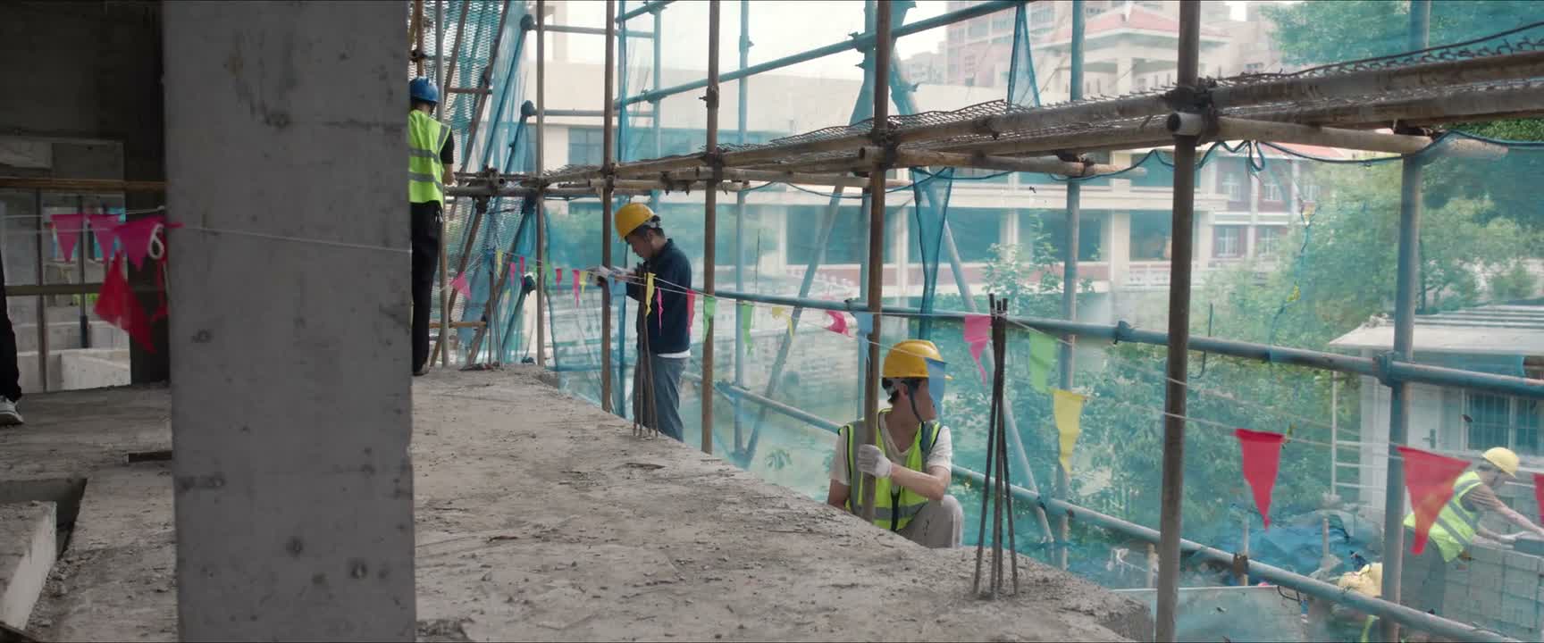 来 下来下来 卸车水泥过去