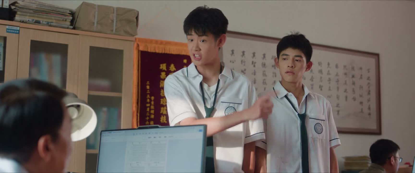 明明是他们先动的手 欺负同学让我看见了