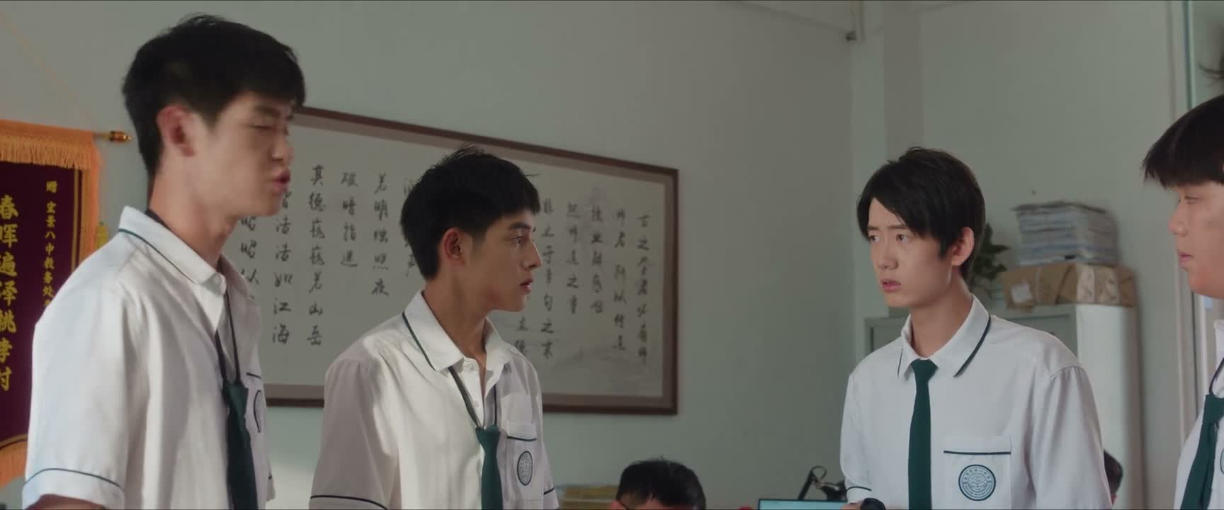 你跟主任说实话 这俩混蛋怎么欺负你的