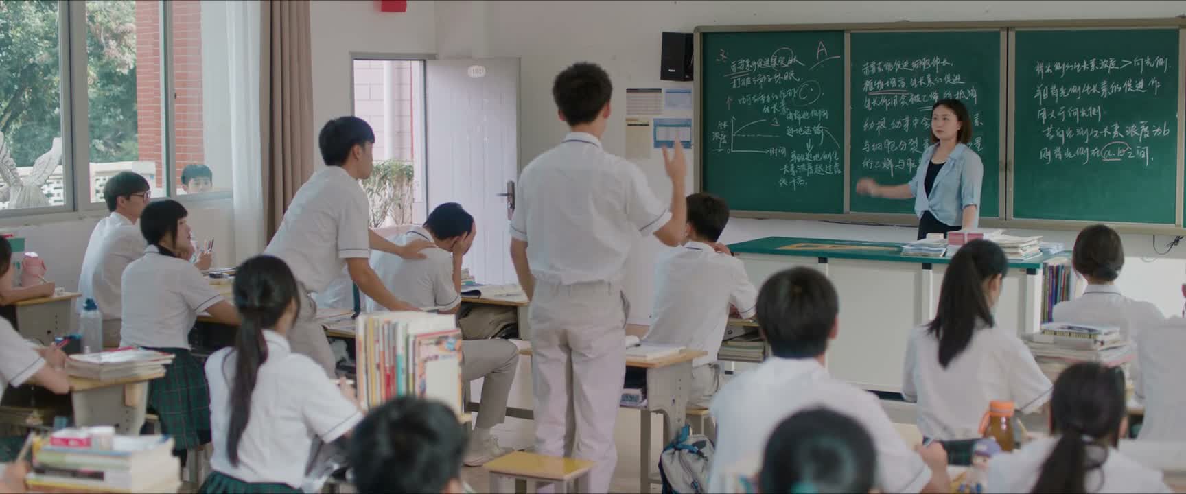 他不舒服 他不舒服 想去医务室 怎么回事