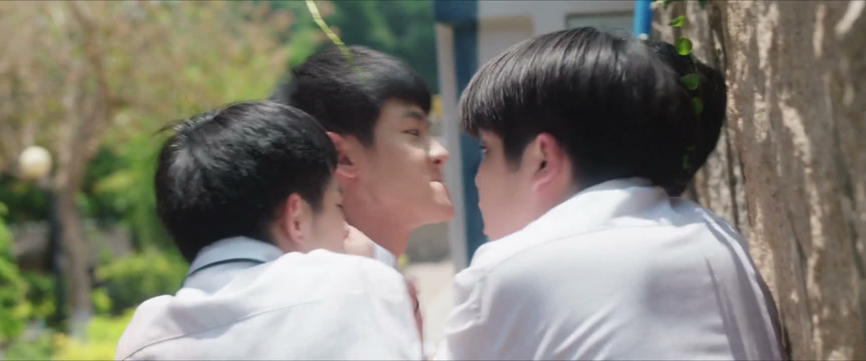 想干嘛呀 起开 你干嘛