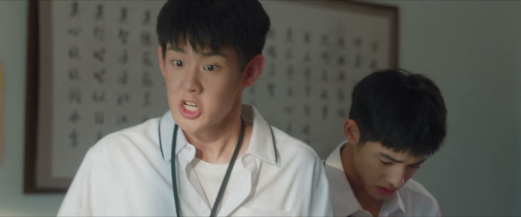 这一定是被调包了 主任 不是你刚才的书呢