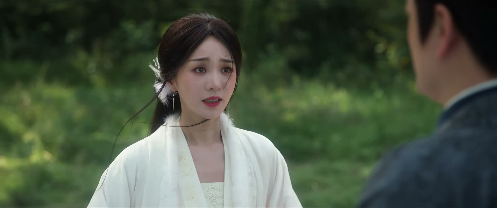 他看起来宅心仁厚