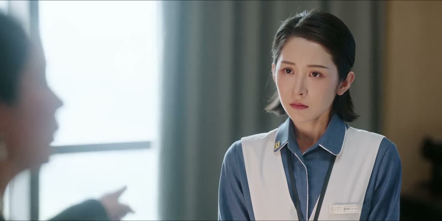 你看她那鬼鬼祟祟的样子