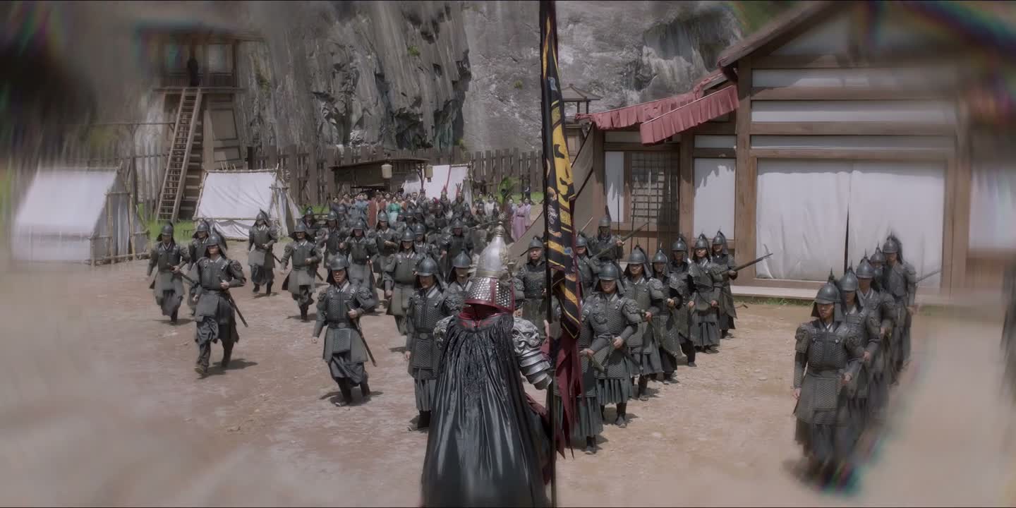 几百号人 就都精神起来了