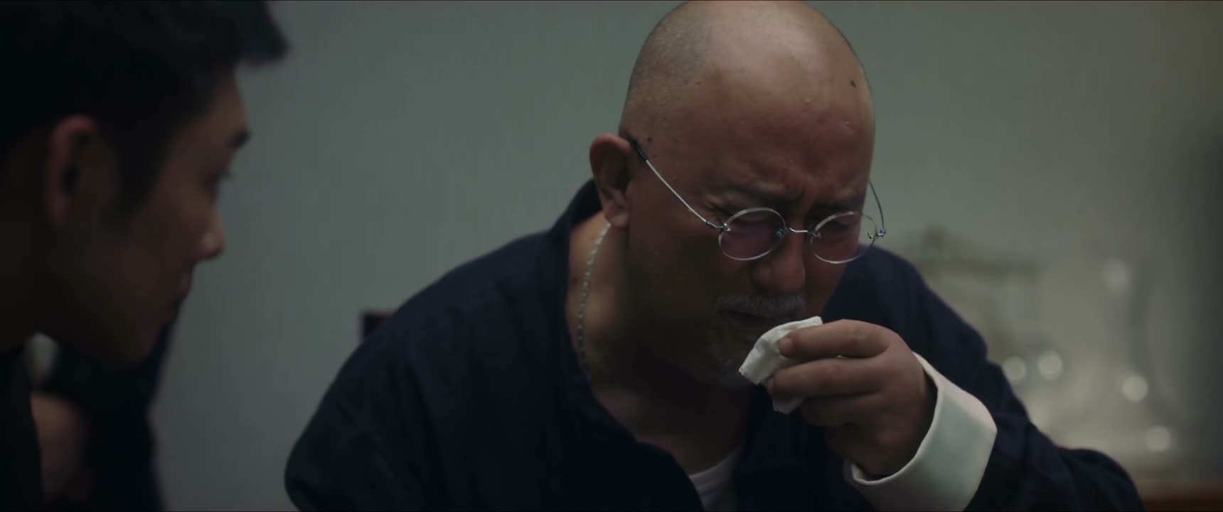 往里边啐骨头