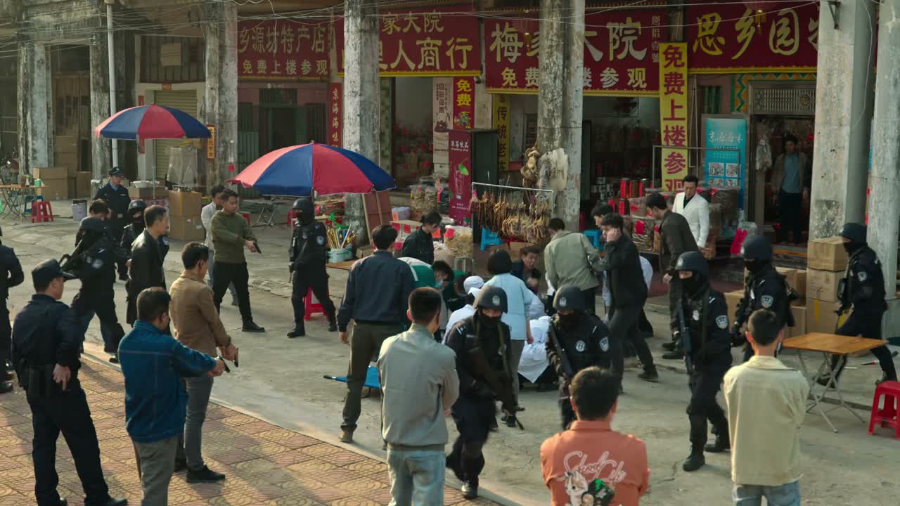 搭把手 搭把手 起 走