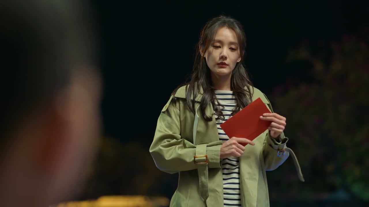 你现在有爸爸妈妈了