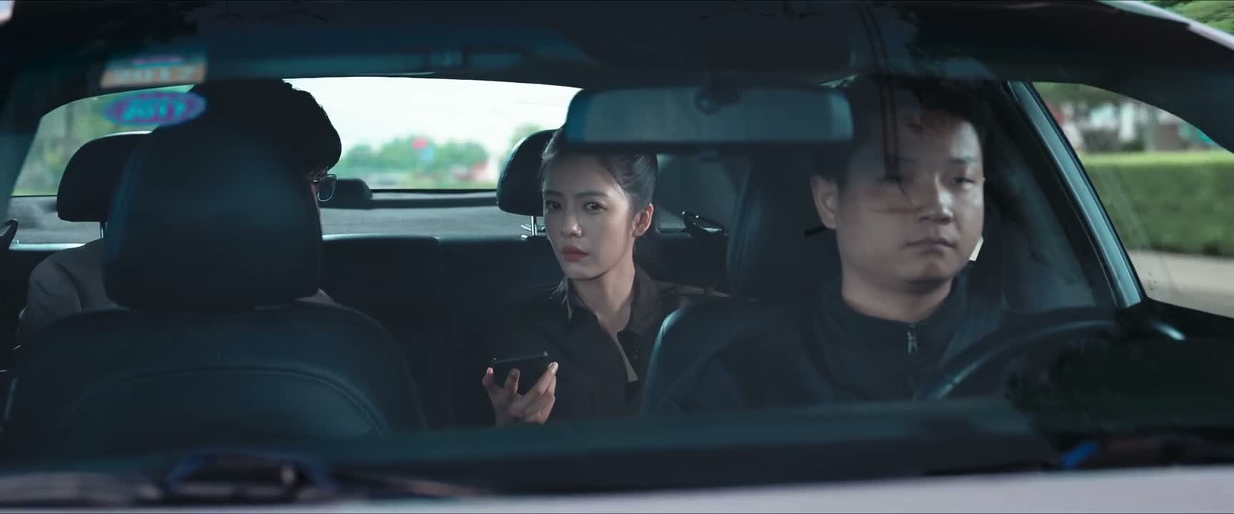 刚出狱不久 这次伪装成快递员的样子