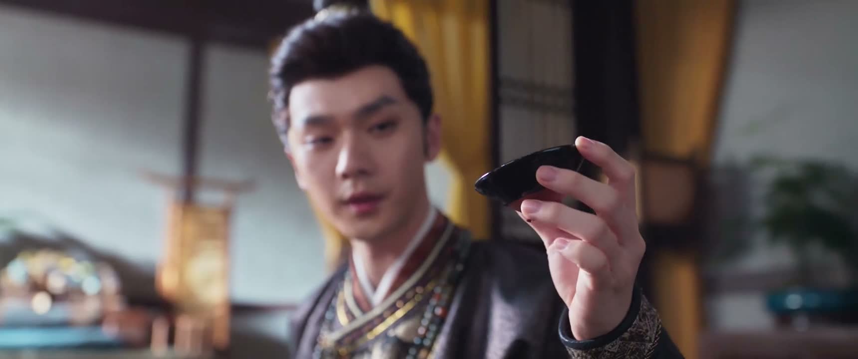 他却步步紧逼