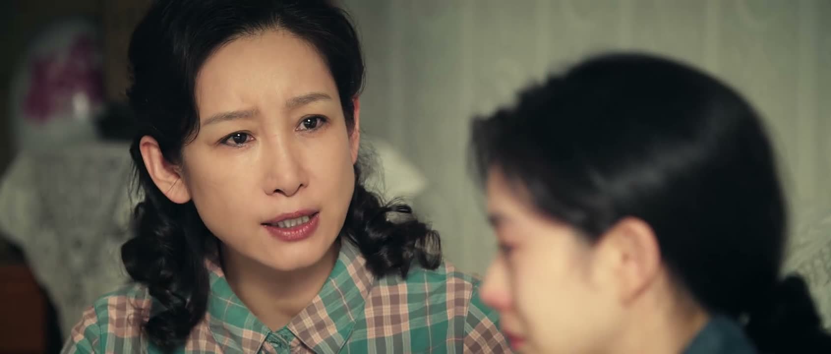 仨大人还弄不了一个娃了