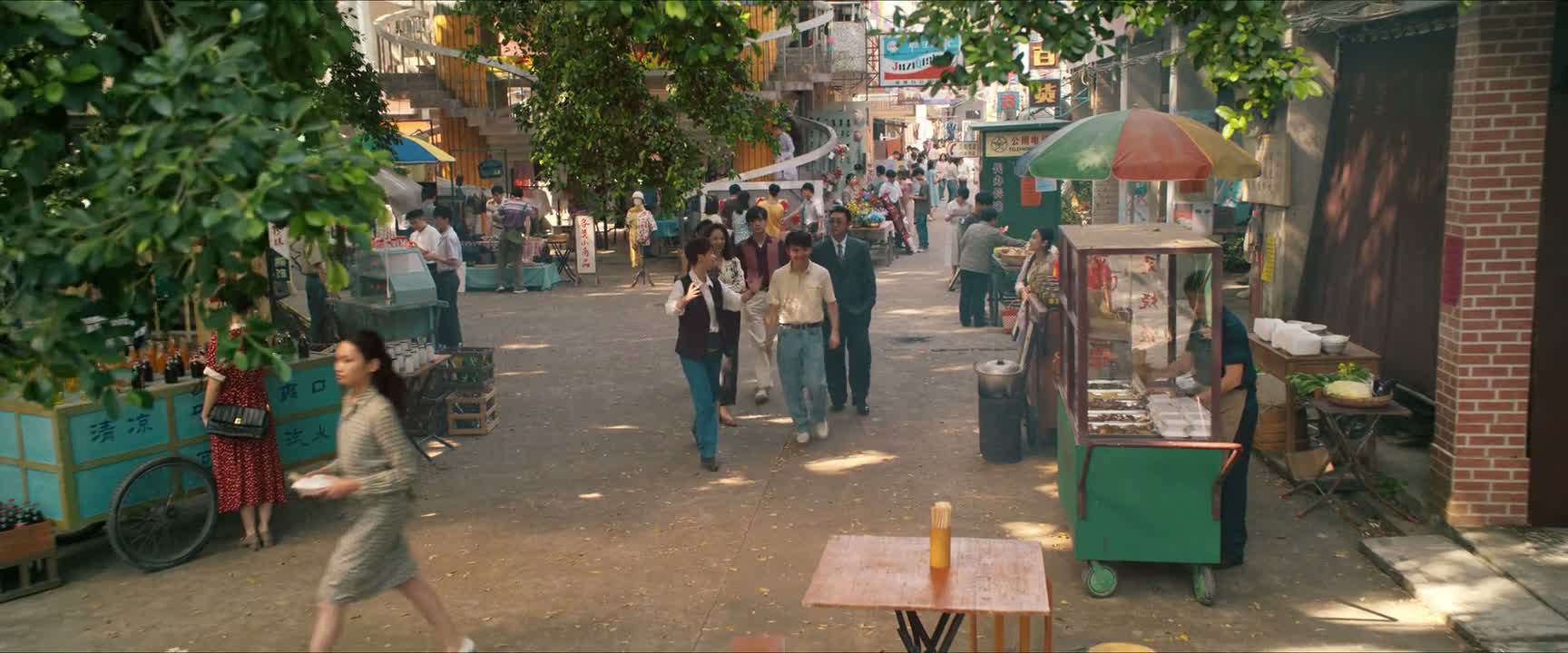 一定要试试 我们的当地特色 盒饭 来