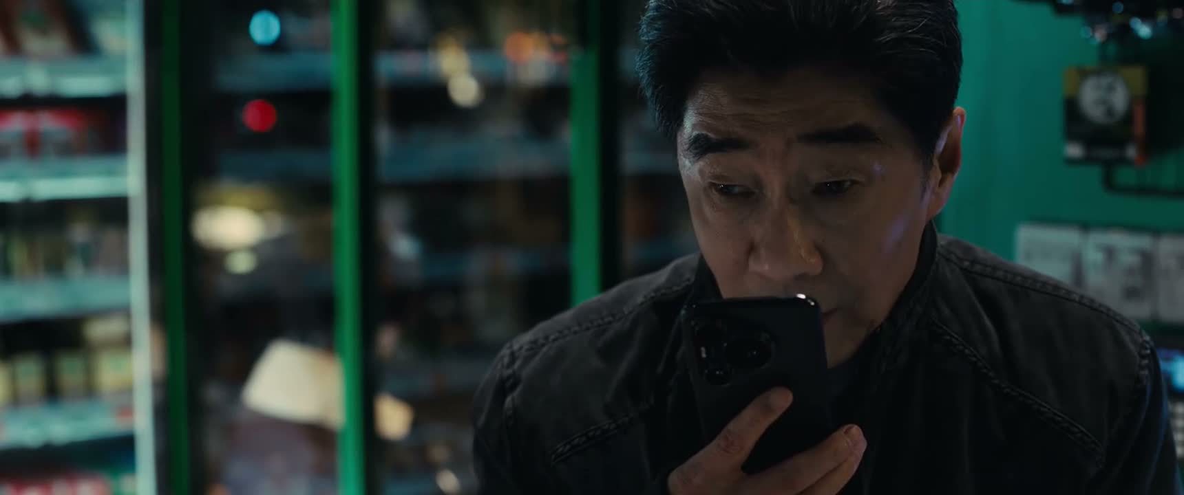 你的朋友在这边喝了不少的酒啊