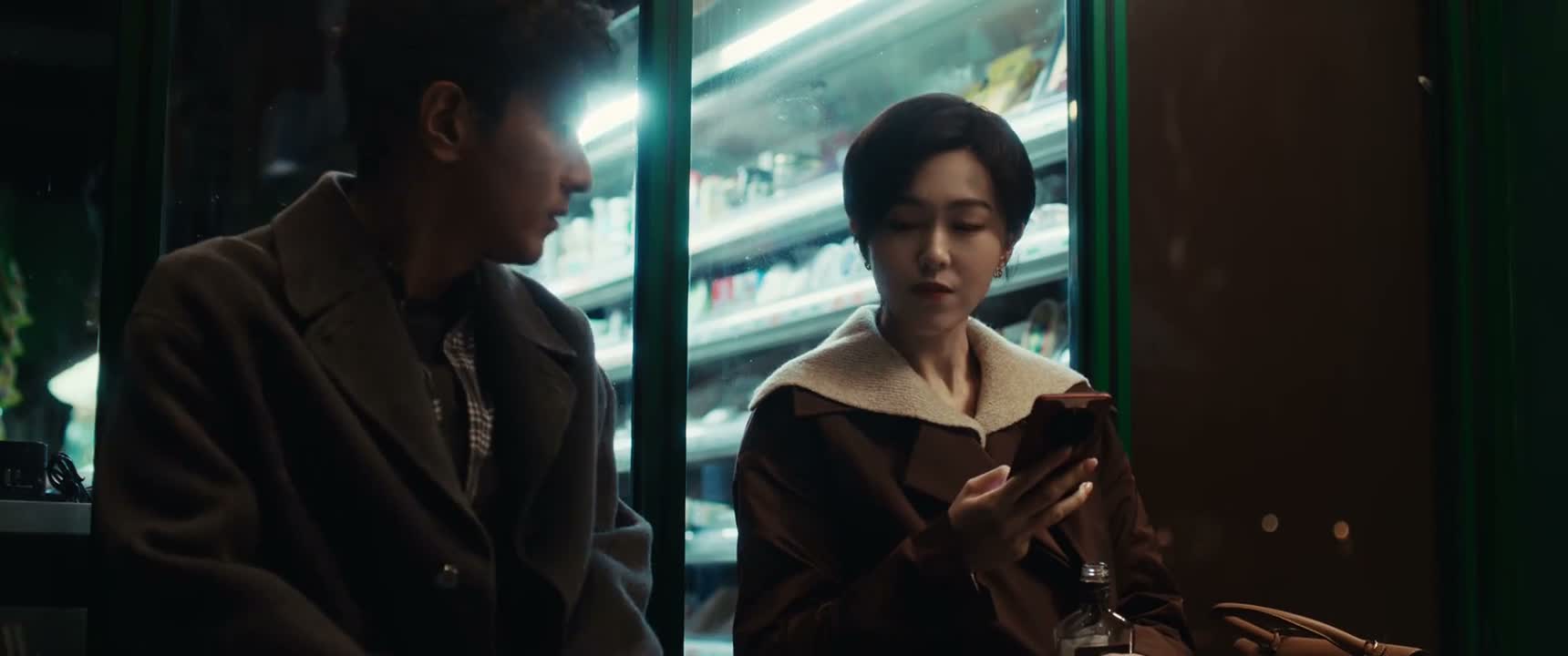 怎么了你 怎么跑到这儿来喝酒了