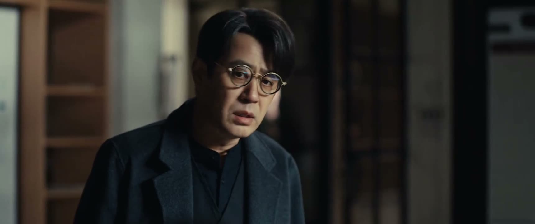 这一个人在这儿缅怀过去呢