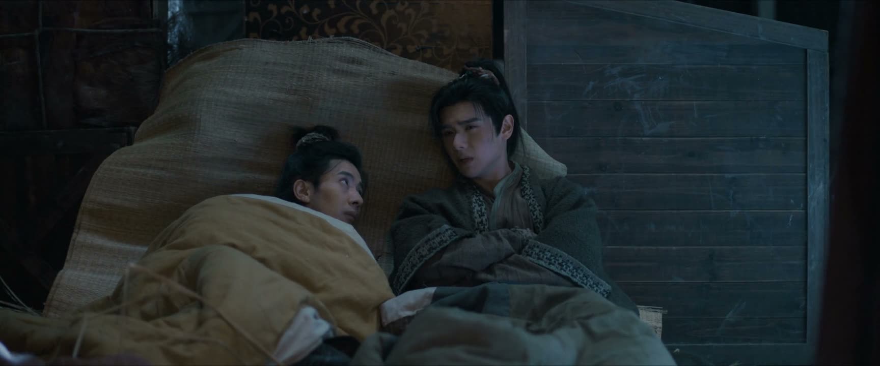 他们俩在说的是同一个人啊