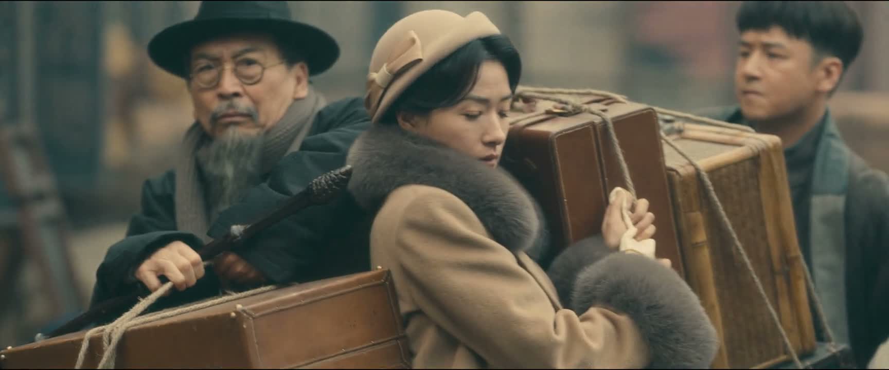 这一左一右的 跟卖小猪似的