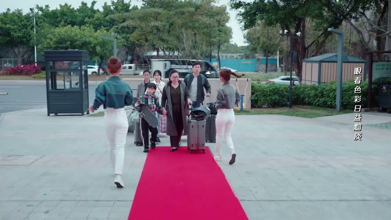 欢迎回到四壁公寓 我来吧 我帮您拿