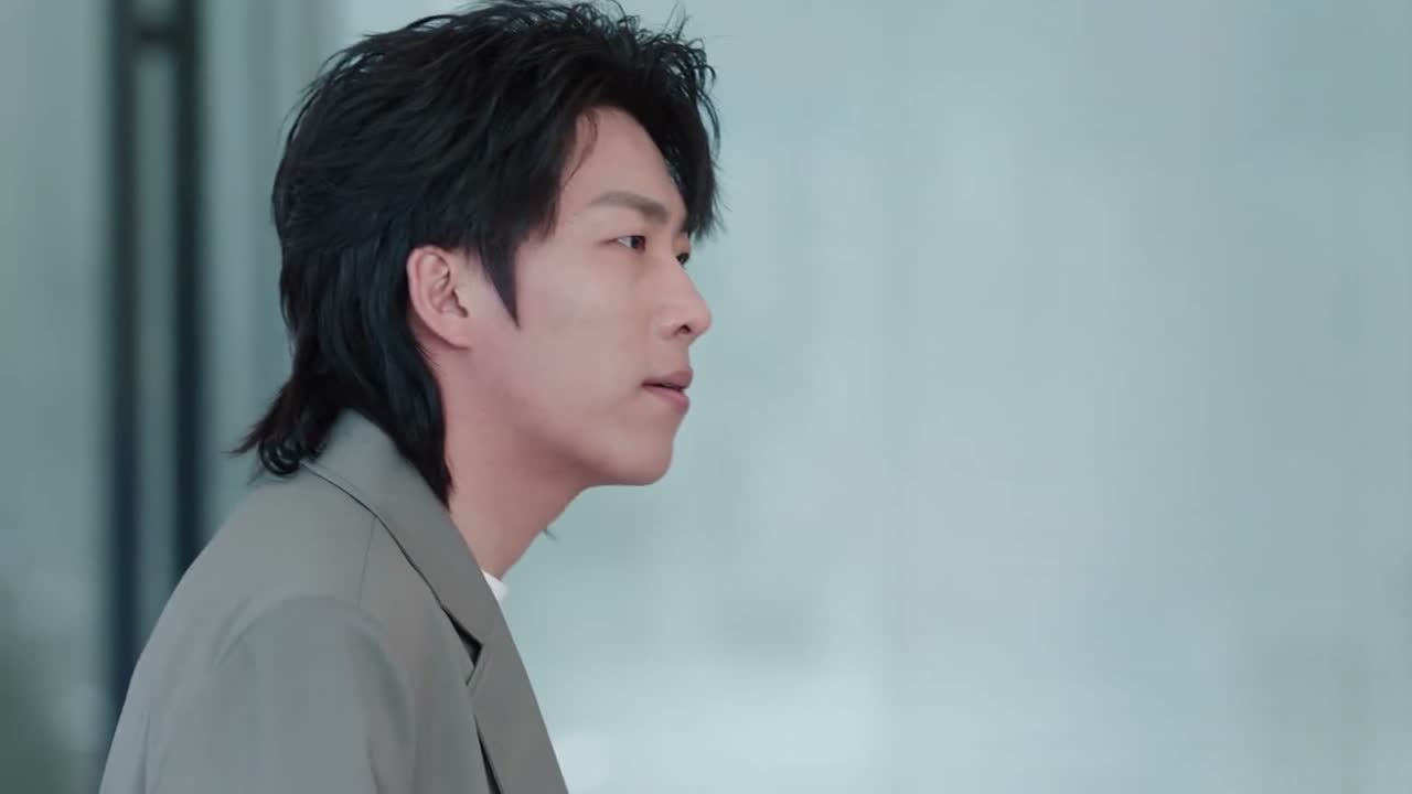 他除了我们还有朋友