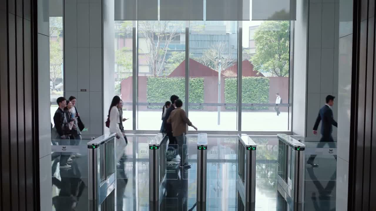 听说他们是白手起家的