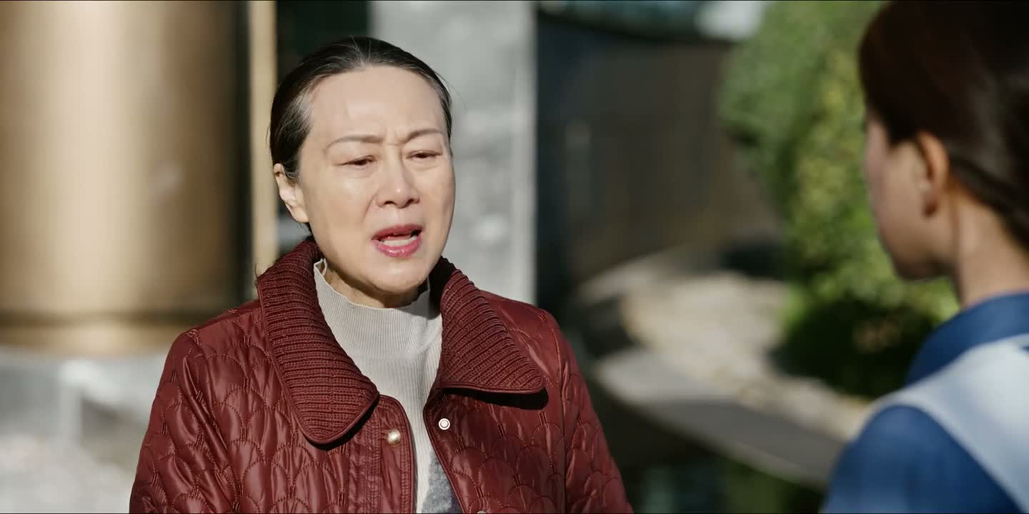 我们俩在别人的屋檐底下