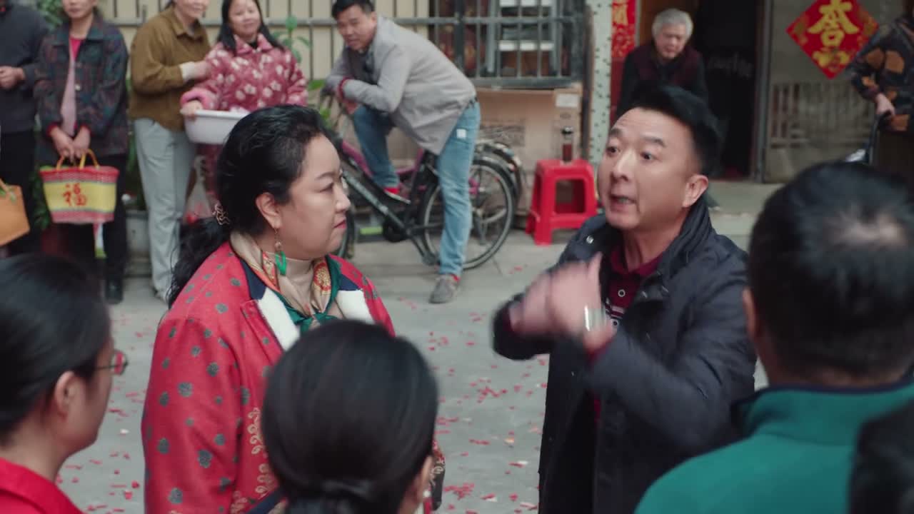 都让你这电梯给占了 那前头那点空间