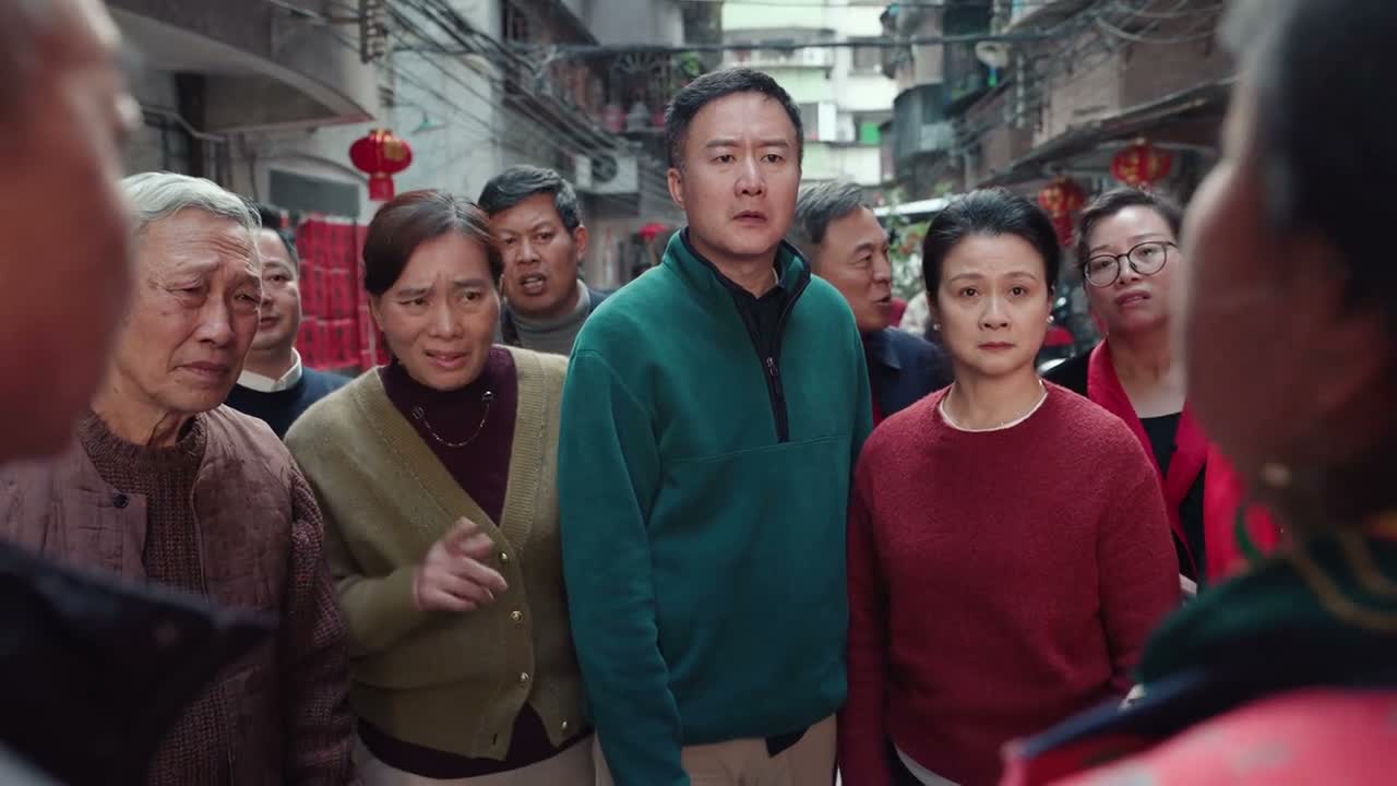 显你们人多 声高 有理呀 我告诉你们啊