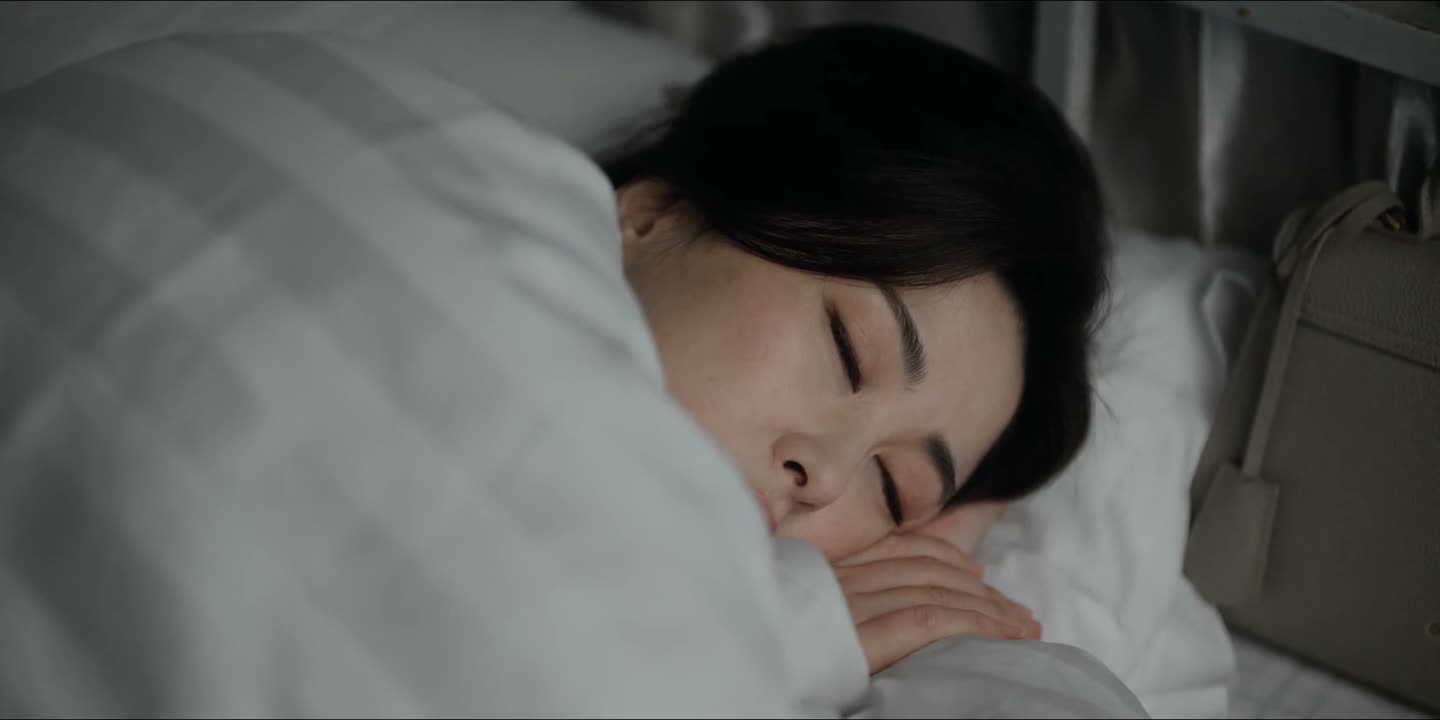 看着跟个小丫鬟似的