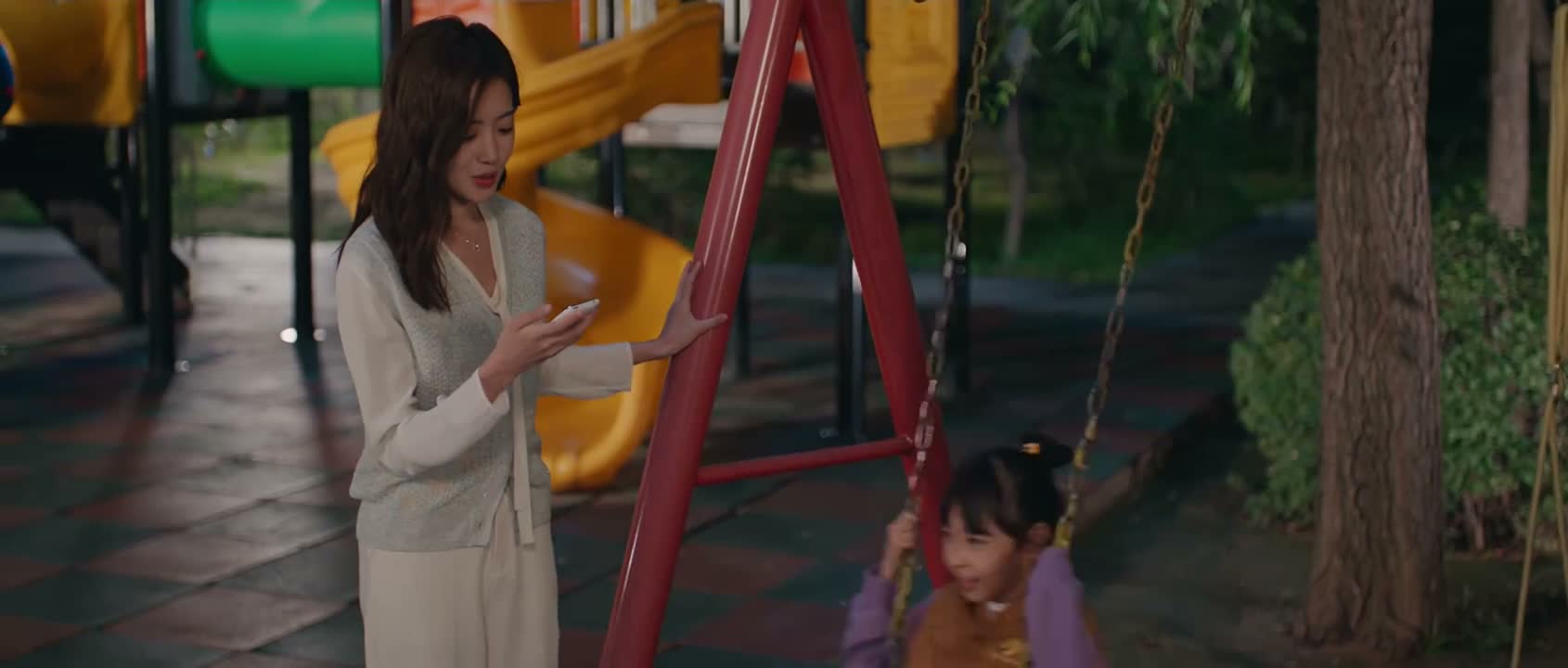 楚楚 自己玩一会儿啊