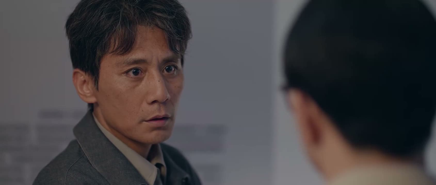 现在不是回答这些的时候