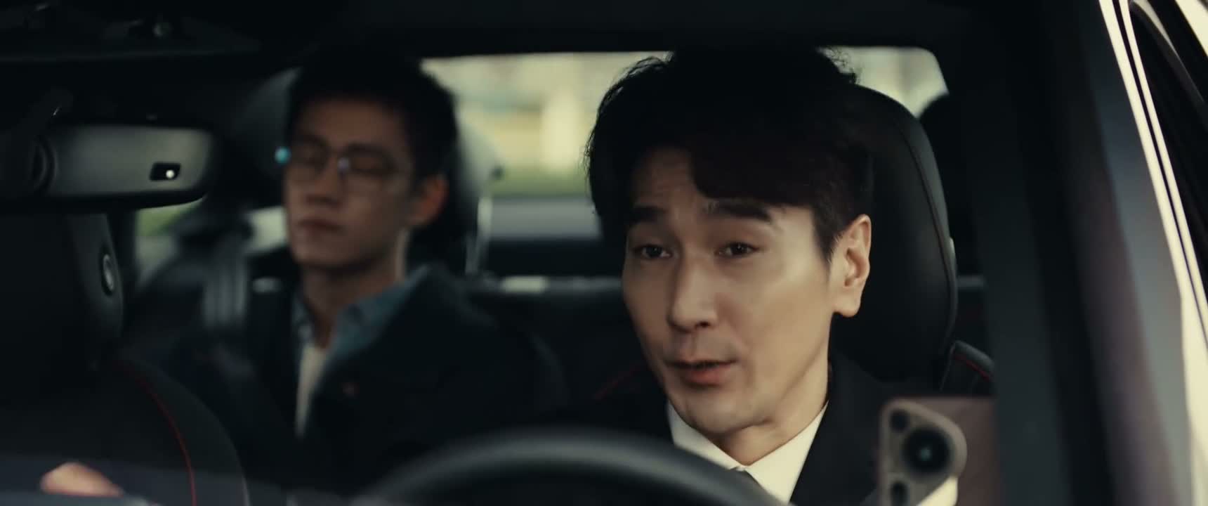 而且酒店门口那个服务员我也熟